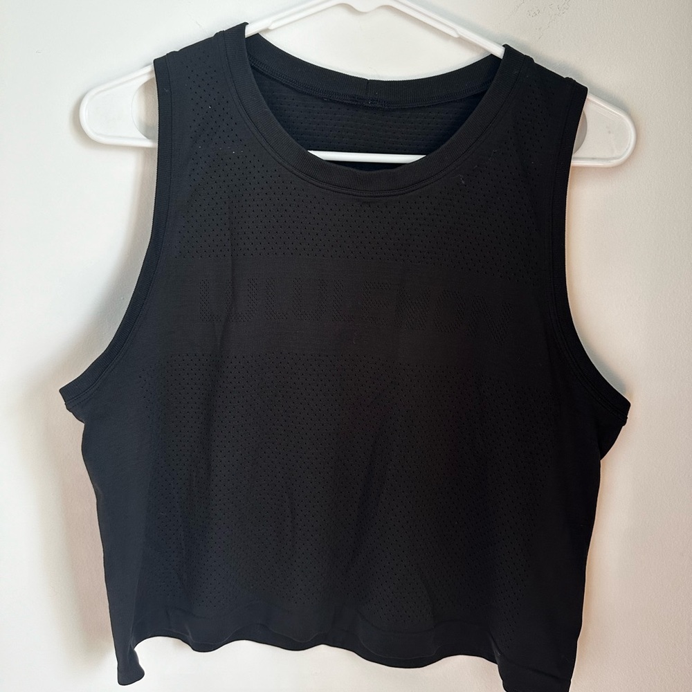 Lululemon black cropped tank